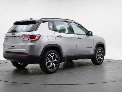 Used 2025 Jeep Compass Limited image 9