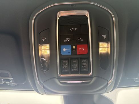 New 2025 Jeep Grand Cherokee Limited image 23