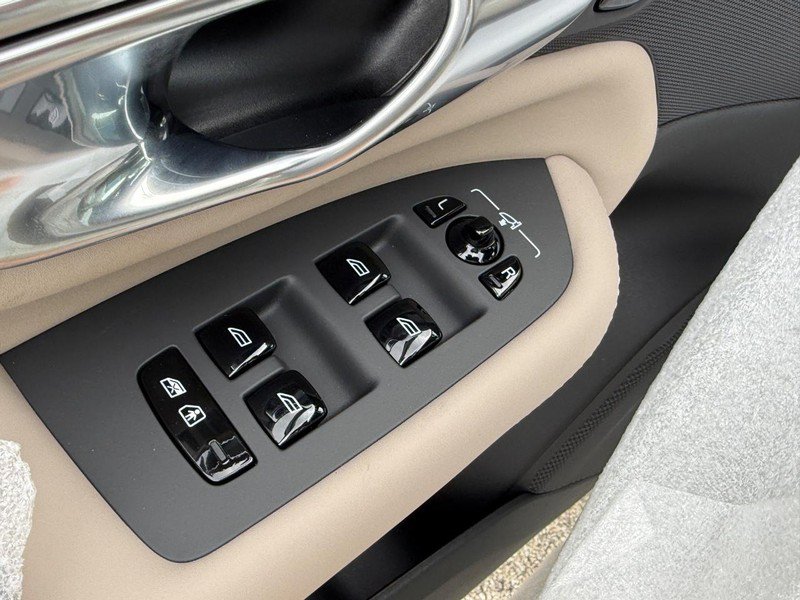 New 2027 Volvo XC90 B5 Core AWD/4WD image 11