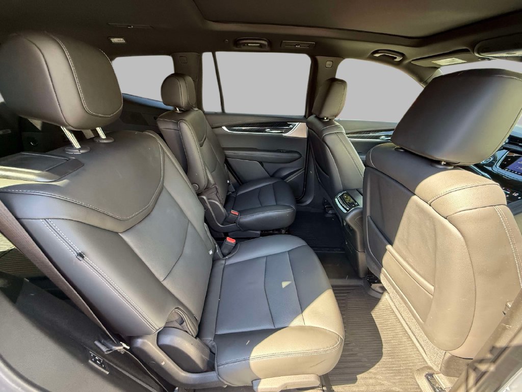 Used 2024 Cadillac XT6 Premium Luxury w/ Technology Package AWD/4WD image 17
