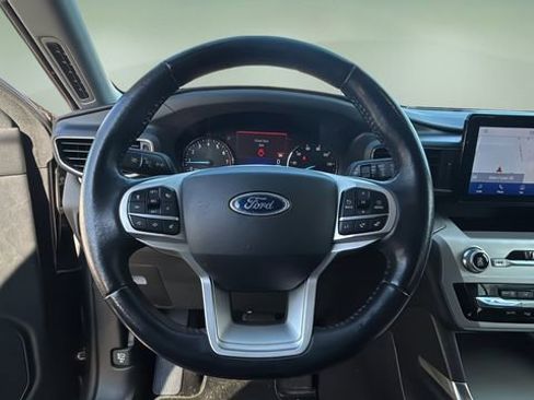Used 2021 Ford Explorer XLT w/ Equipment Group 202A image 11