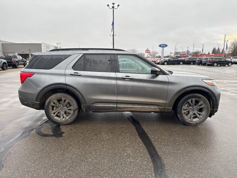 Used 2024 Ford Explorer XLT w/ Equipment Group 202A image 9