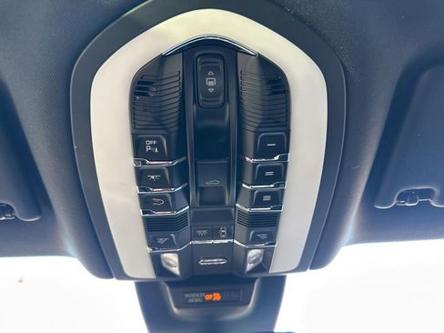 Used 2023 Porsche Macan image 28