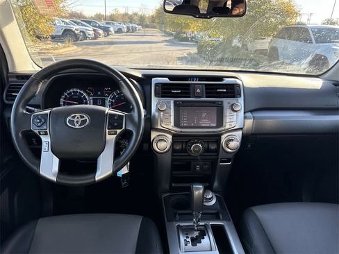 Used 2018 Toyota 4Runner SR5 Premium image 14