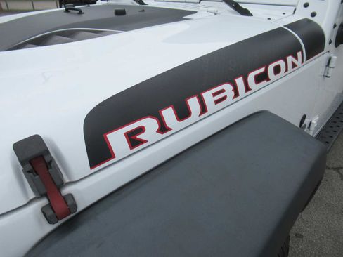 Used 2017 Jeep Wrangler Unlimited Rubicon image 2