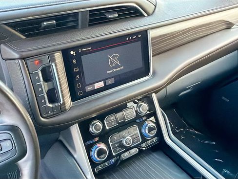 Used 2023 GMC Yukon Denali AWD/4WD image 29