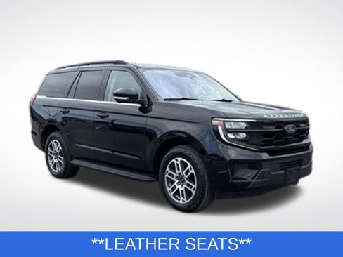 Certified 2025 Ford Expedition Active AWD/4WD image 9