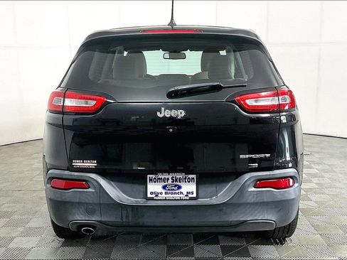 Used 2015 Jeep Cherokee Sport image 4