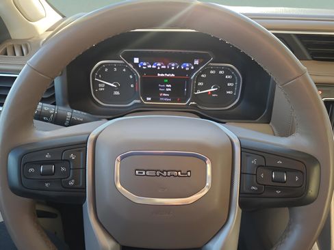 Used 2021 GMC Yukon XL Denali w/ Denali Premium Package image 25