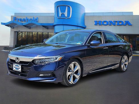 Used 2018 Honda Accord Touring image 3