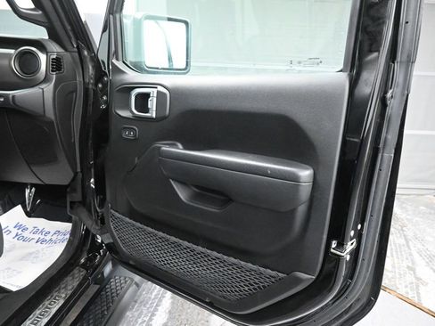 Used 2023 Jeep Gladiator Sport image 19