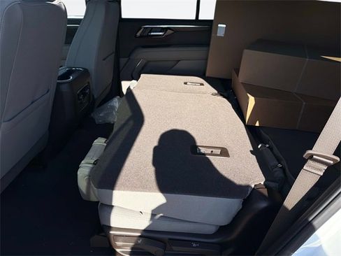 New 2026 Chevrolet Tahoe LS image 12