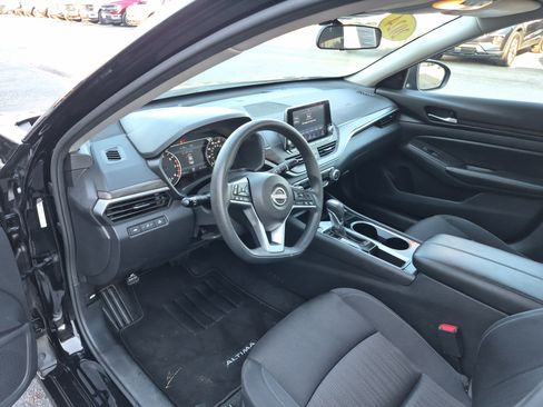 Used 2024 Nissan Altima 2.5 SV FWD image 13