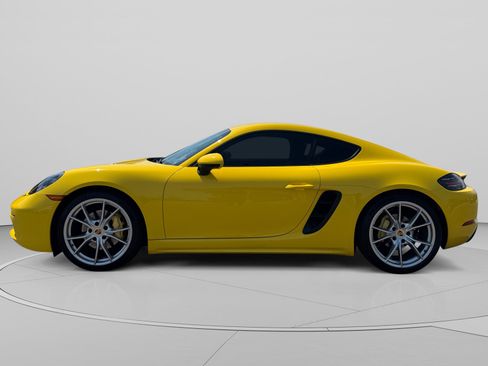 Used 2022 Porsche 718 Cayman RWD image 2