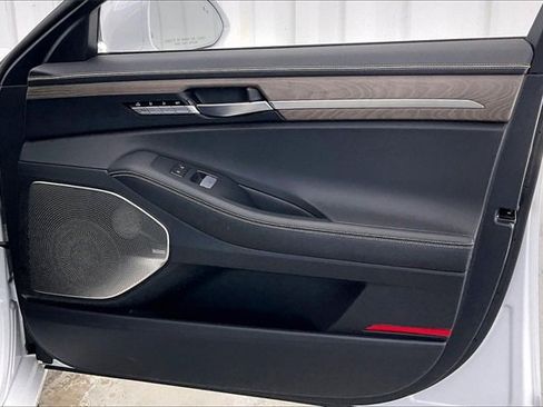 Used 2021 Genesis G90 3.3T Premium image 22