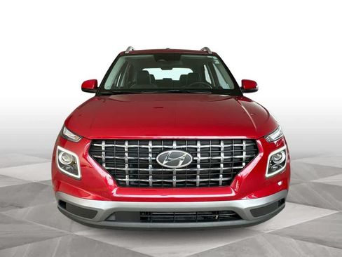Used 2023 Hyundai Venue Limited w/ Cargo Package FWD image 3