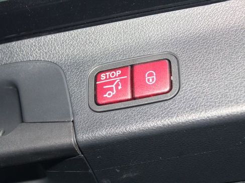 Used 2024 Mercedes-Benz GLS 450 4MATIC image 13