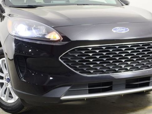 Used 2021 Ford Escape SE image 39
