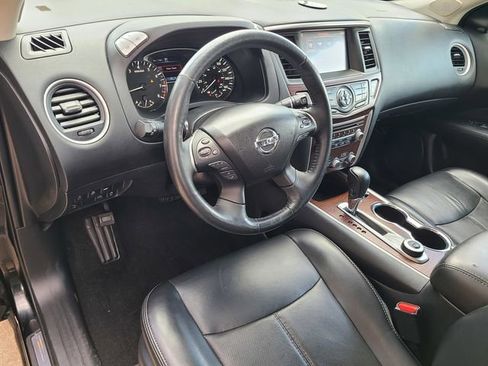 Used 2020 Nissan Pathfinder Platinum image 15