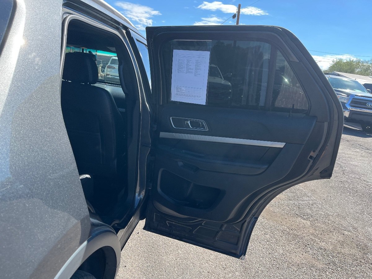 Used 2016 Ford Explorer XLT w/ Equipment Group 202A FWD image 18