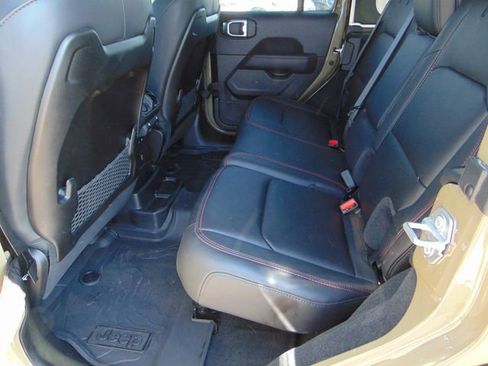 Used 2025 Jeep Wrangler Unlimited Rubicon image 21