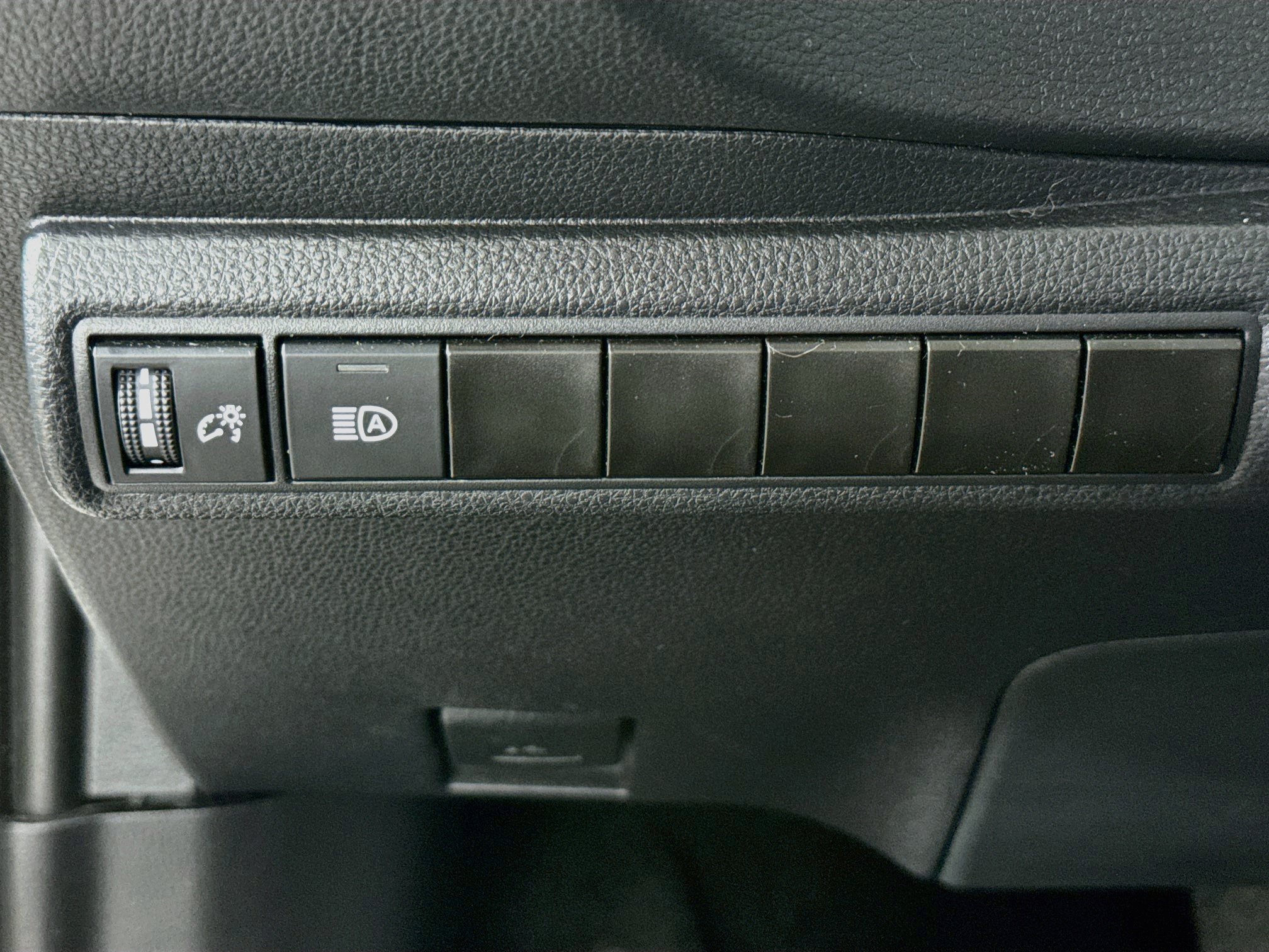 Used 2025 Toyota Corolla LE FWD image 9