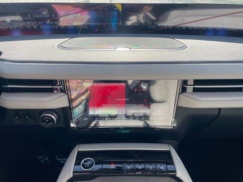 New 2026 Lincoln Navigator Reserve w/ Jet Appearance Package AWD/4WD image 9