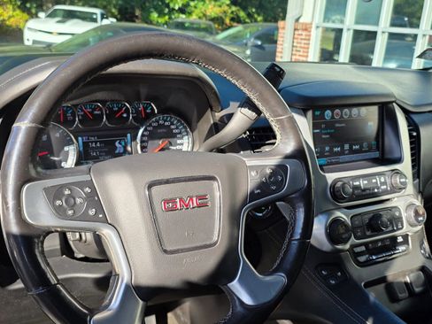 Used 2018 GMC Yukon XL SLT w/ Open Road Package image 11