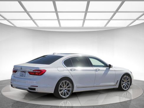Used 2016 BMW 740i image 3