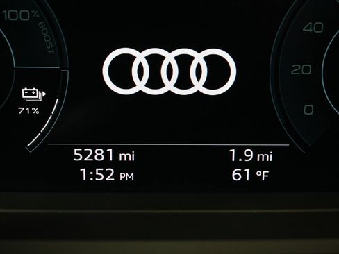 Used 2024 Audi Q4 e-tron Premium image 8