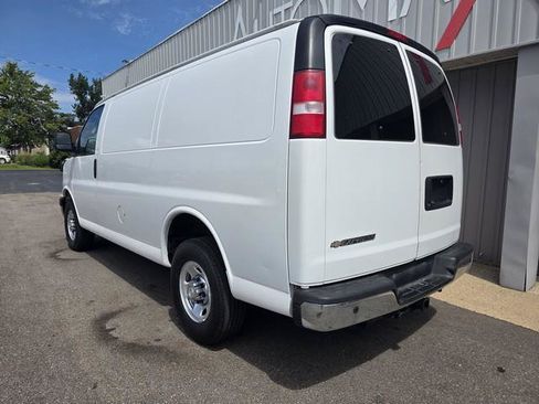 Used 2017 Chevrolet Express 3500 RWD image 5