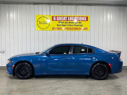 Used 2022 Dodge Charger SXT w/ Leather Interior Group RWD image 2