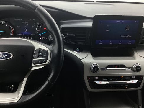 Used 2021 Ford Explorer XLT image 34