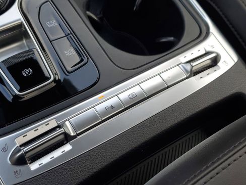 Used 2025 Kia Carnival SX w/ SX Dark Edition Package image 33