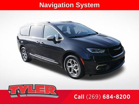 Used 2022 Chrysler Pacifica Limited AWD/4WD image 1