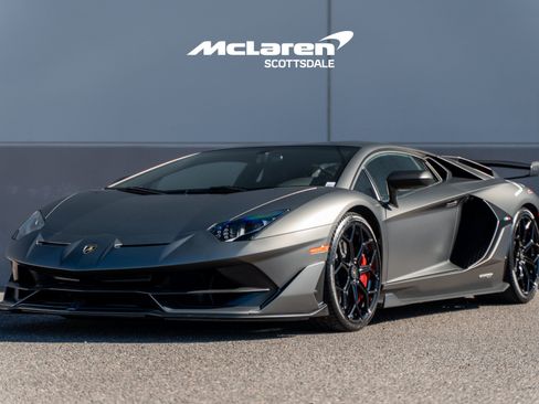 Used 2020 Lamborghini Aventador SVJ AWD/4WD image 3