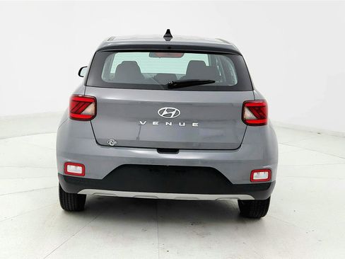 Used 2021 Hyundai Venue SE FWD image 4