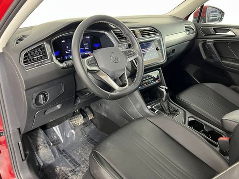 Used 2022 Volkswagen Tiguan SE image 19