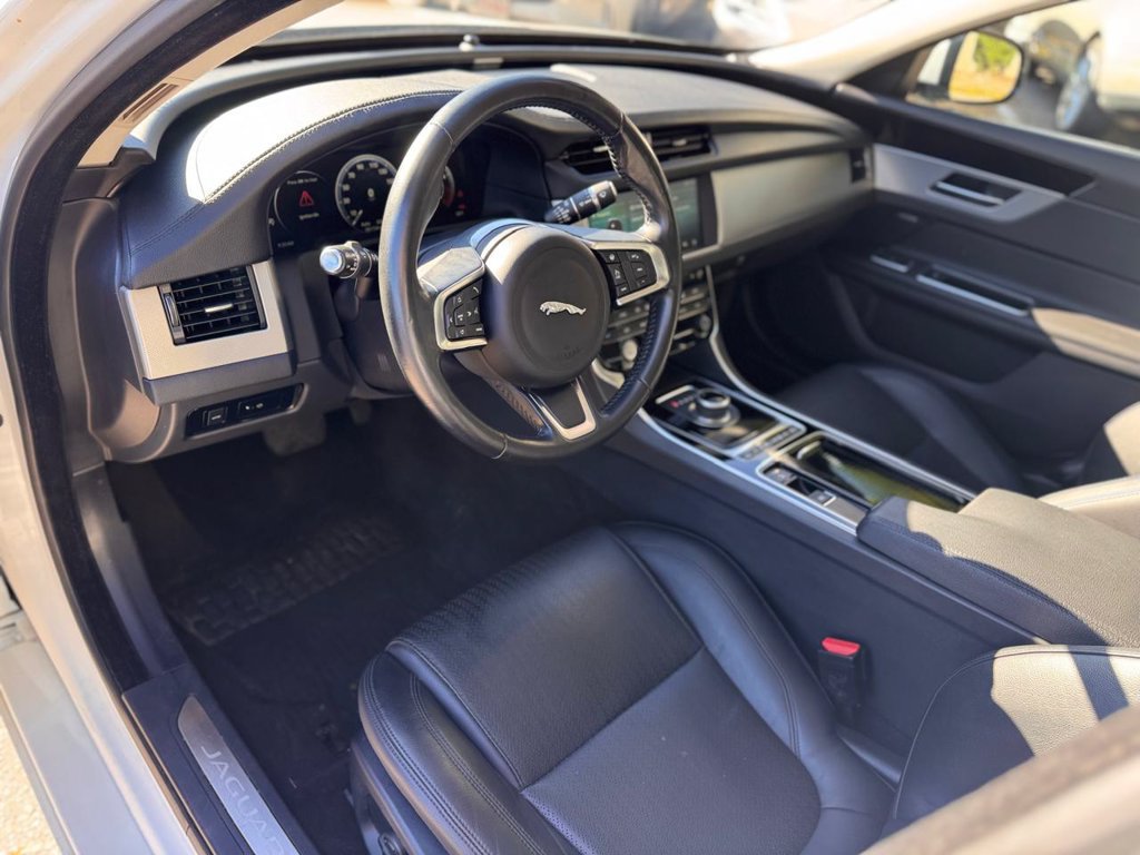 Used 2018 Jaguar XF Prestige AWD/4WD image 13