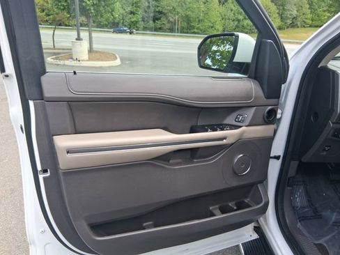 Used 2020 Ford Expedition XLT w/ Equipment Group 202A AWD/4WD image 11