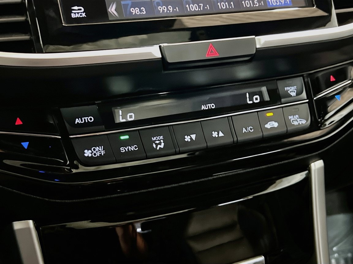 Used 2017 Honda Accord Touring image 12