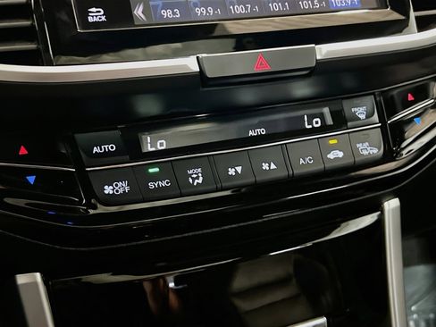 Used 2017 Honda Accord Touring image 12