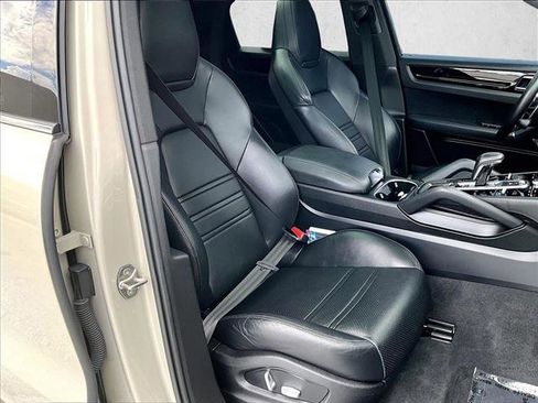 Used 2021 Porsche Cayenne Coupe image 9