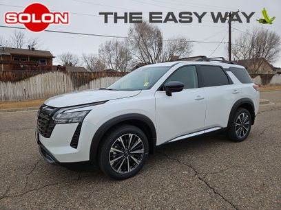 New 2026 Nissan Pathfinder Platinum w/ Cargo Package