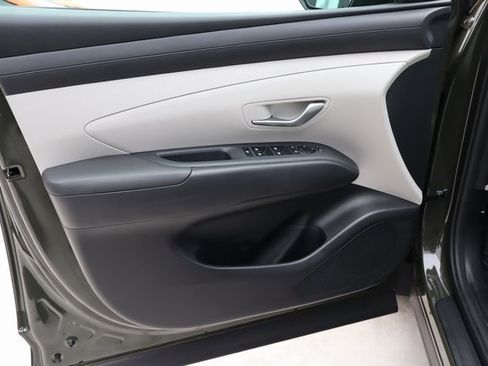 Used 2025 Hyundai Tucson SE image 23