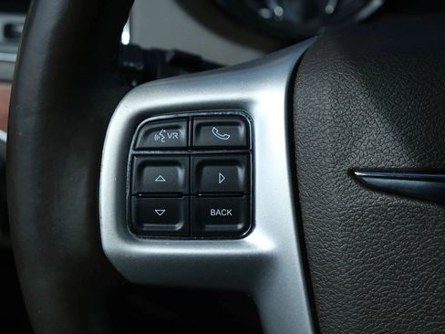 Used 2015 Chrysler Town & Country Touring image 36