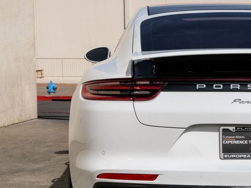 Used 2019 Porsche Panamera image 48