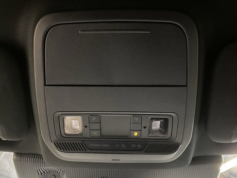 Used 2025 Ford Explorer ST-Line w/ ST-Line Street Pack image 32