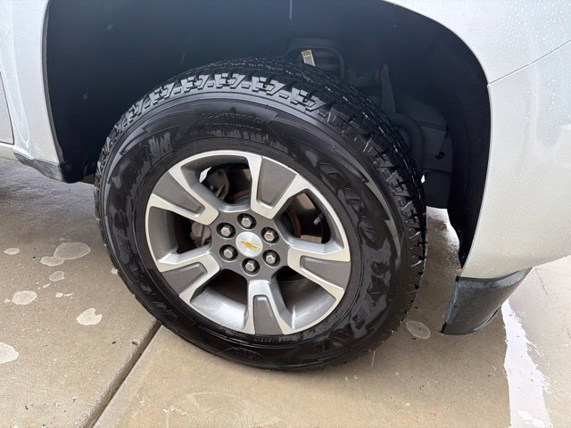 Used 2018 Chevrolet Colorado Z71 AWD/4WD image 2