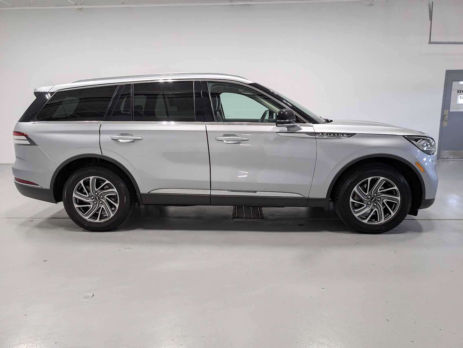 Used 2021 Lincoln Aviator AWD w/ Elements Package image 7